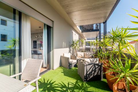 Apartamento T2, com terraço privativo e estacionamento no Centro Histórico de Cascais