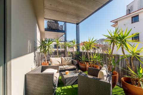 Apartamento T2, com terraço privativo e estacionamento no Centro Histórico de Cascais