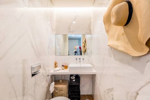 Apartamento T2, com terraço privativo e estacionamento no Centro Histórico de Cascais