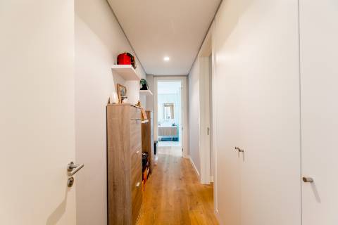 Apartamento T2, com terraço privativo e estacionamento no Centro Histórico de Cascais