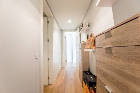 Apartamento T2, com terraço privativo e estacionamento no Centro Histórico de Cascais