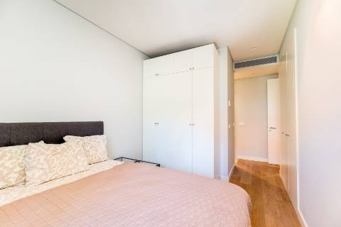 Apartamento T2, com terraço privativo e estacionamento no Centro Histórico de Cascais