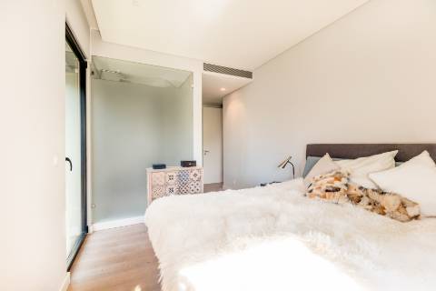 Apartamento T2, com terraço privativo e estacionamento no Centro Histórico de Cascais