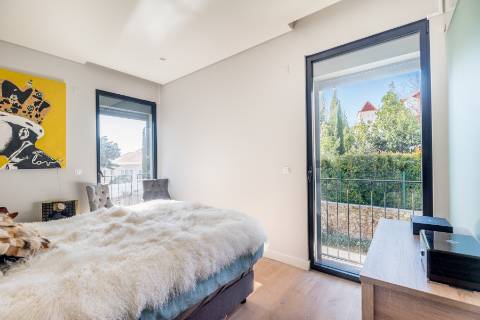 Apartamento T2, com terraço privativo e estacionamento no Centro Histórico de Cascais