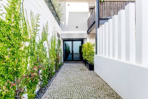 Apartamento T2, com terraço privativo e estacionamento no Centro Histórico de Cascais