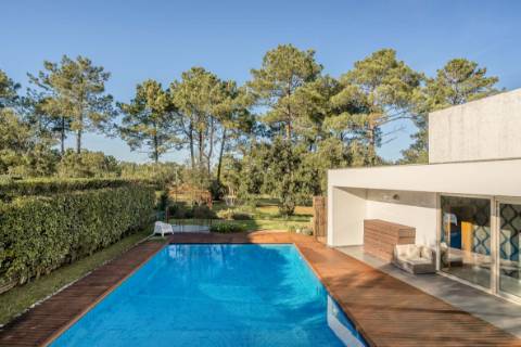 Moradia 5 quartos, jardim e piscina, na Quinta do peru