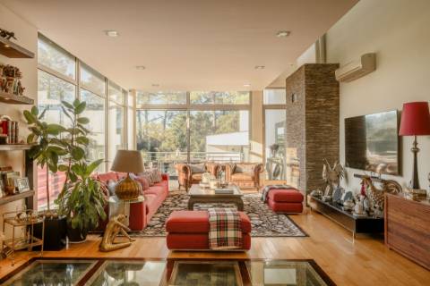 Moradia 5 quartos, jardim e piscina, na Quinta do peru