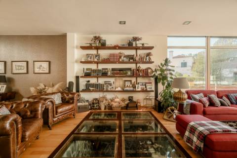 Moradia 5 quartos, jardim e piscina, na Quinta do peru