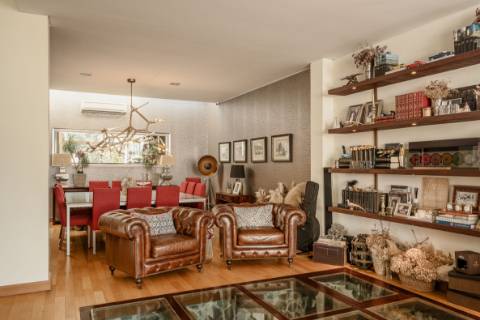 Moradia 5 quartos, jardim e piscina, na Quinta do peru