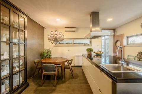 Moradia 5 quartos, jardim e piscina, na Quinta do peru