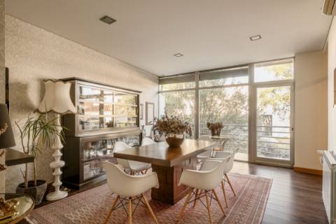 Moradia 5 quartos, jardim e piscina, na Quinta do peru