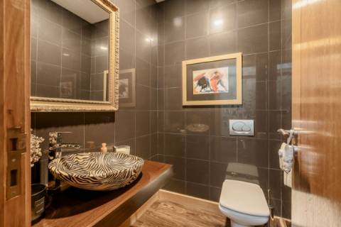 Moradia 5 quartos, jardim e piscina, na Quinta do peru