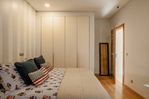 Moradia 5 quartos, jardim e piscina, na Quinta do peru