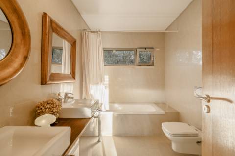 Moradia 5 quartos, jardim e piscina, na Quinta do peru