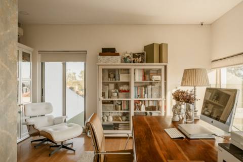 Moradia 5 quartos, jardim e piscina, na Quinta do peru