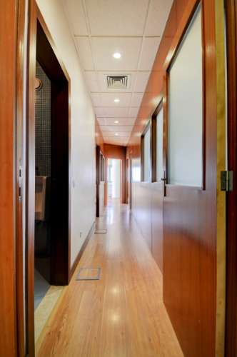 Escritório de 100m² no Coração do Porto - Iluminação Natural e Localização Privilegiada