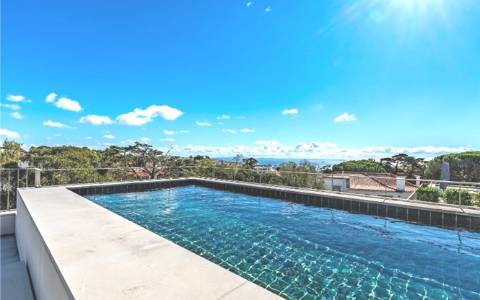 Penthouse T3 Duplex, com piscina e vista, no Estoril