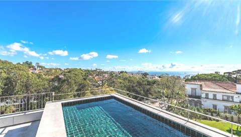 Penthouse T3 Duplex, com piscina e vista, no Estoril