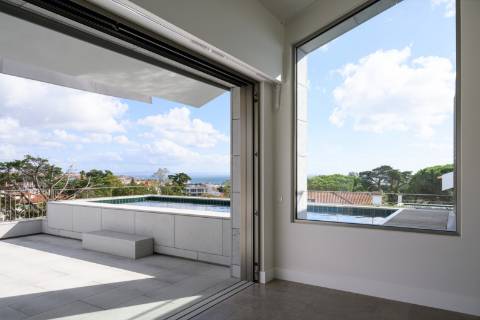 Penthouse T3 Duplex, com piscina e vista, no Estoril