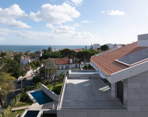 Penthouse T3 Duplex, com piscina e vista, no Estoril