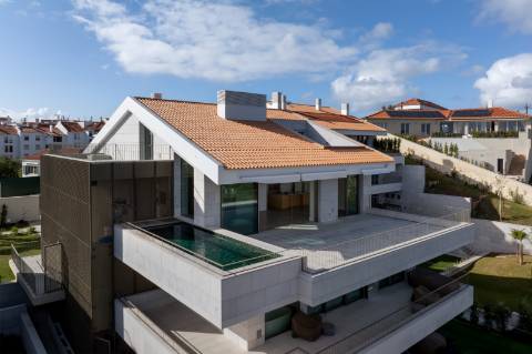 Penthouse T3 Duplex, com piscina e vista, no Estoril