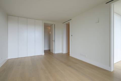 Penthouse T3 Duplex, com piscina e vista, no Estoril