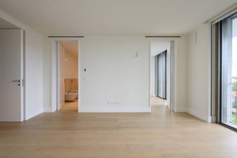 Penthouse T3 Duplex, com piscina e vista, no Estoril