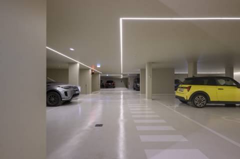 Penthouse T3 Duplex, com piscina e vista, no Estoril