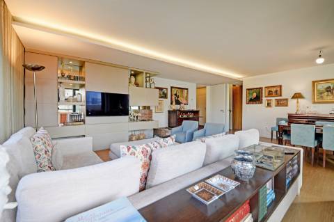 Apartamento T4 com varanda no Pinheiro Manso