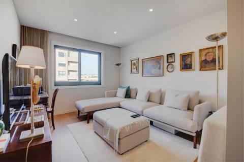 Apartamento T4 com varanda no Pinheiro Manso