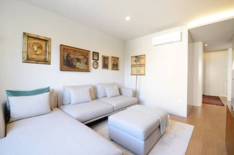 Apartamento T4 com varanda no Pinheiro Manso