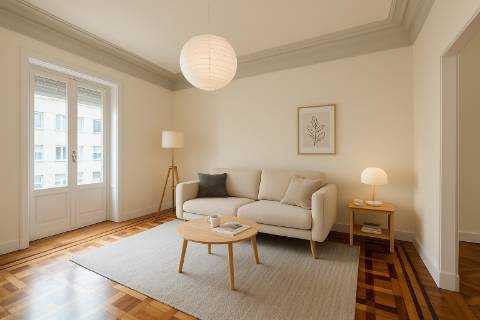 Penthouse T4+2, para recuperar, na Rua Rodrigo da Fonseca