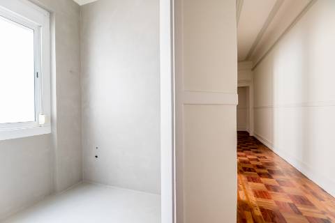 Penthouse T4+2, para recuperar, na Rua Rodrigo da Fonseca