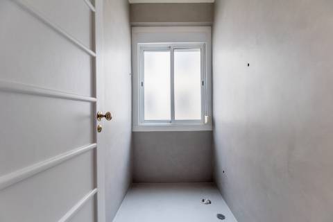 Penthouse T4+2, para recuperar, na Rua Rodrigo da Fonseca