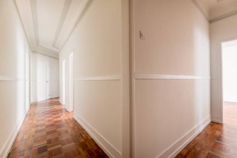 Penthouse T4+2, para recuperar, na Rua Rodrigo da Fonseca