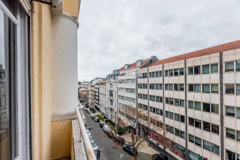 Penthouse T4+2, para recuperar, na Rua Rodrigo da Fonseca
