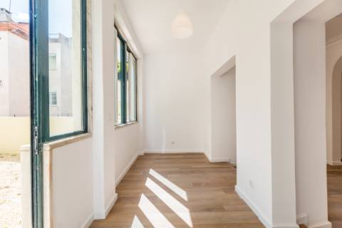 Charmoso apartamento T1+1 com jardim no Príncipe Real