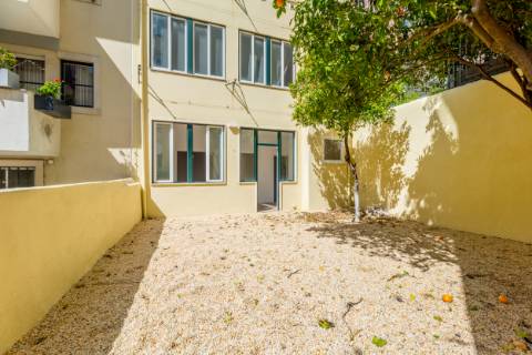 Charmoso apartamento T1+1 com jardim no Príncipe Real