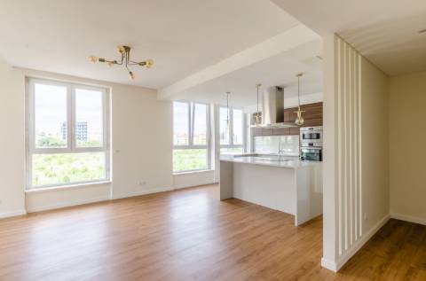 Apartamento T2 + 1 junto às Amoreiras