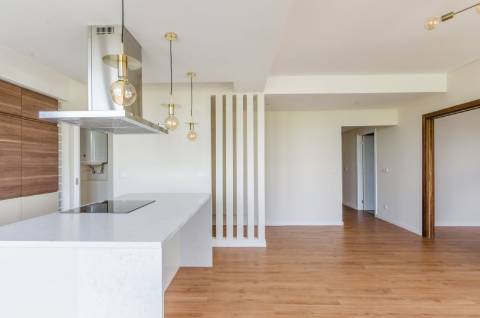 Apartamento T2 + 1 junto às Amoreiras