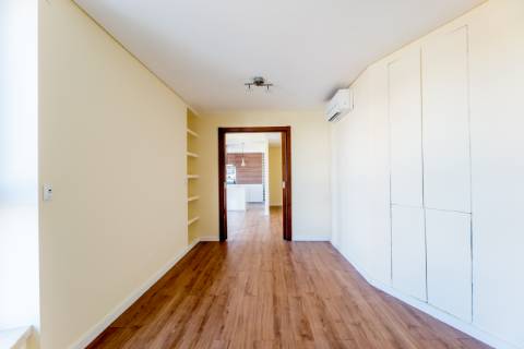 Apartamento T2 + 1 junto às Amoreiras