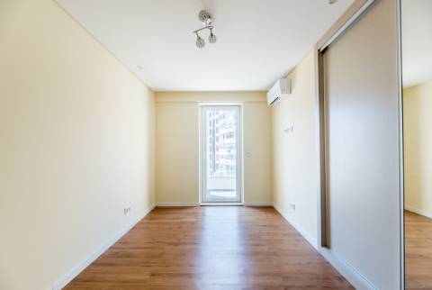 Apartamento T2 + 1 junto às Amoreiras