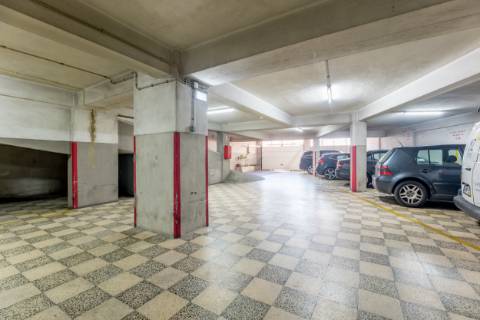 Apartamento T2 + 1 junto às Amoreiras