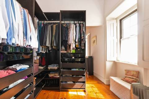 Moradia triplex isolada com jardim, garagem e vista mar em Paço de Arcos, Oeiras