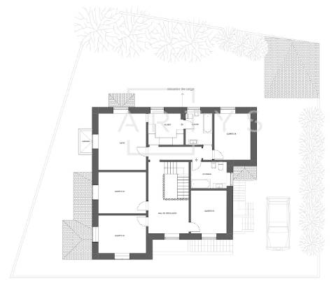 Moradia triplex isolada com jardim, garagem e vista mar em Paço de Arcos, Oeiras