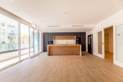 Fantástico apartamento T3 com varandas e dois lugares de estacionamento na Parede