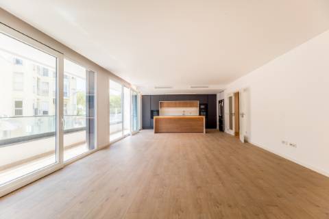 Fantástico apartamento T3 com varandas e dois lugares de estacionamento na Parede