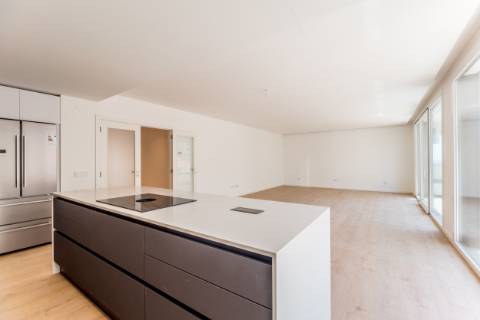 Fantástico apartamento T3 com varandas e dois lugares de estacionamento na Parede