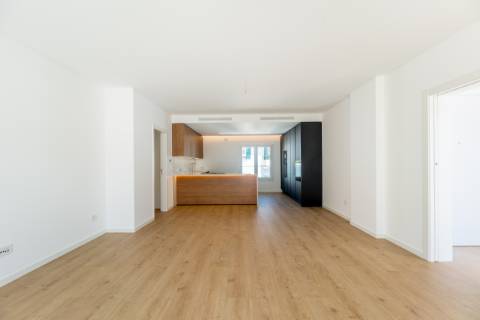 Fantástica penthouse T3 com terraço grande, vista de mar e dois lugares de estacionamento na Parede