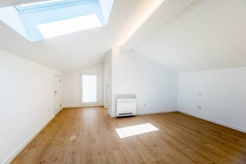 Fantástica penthouse T3 com terraço grande, vista de mar e dois lugares de estacionamento na Parede